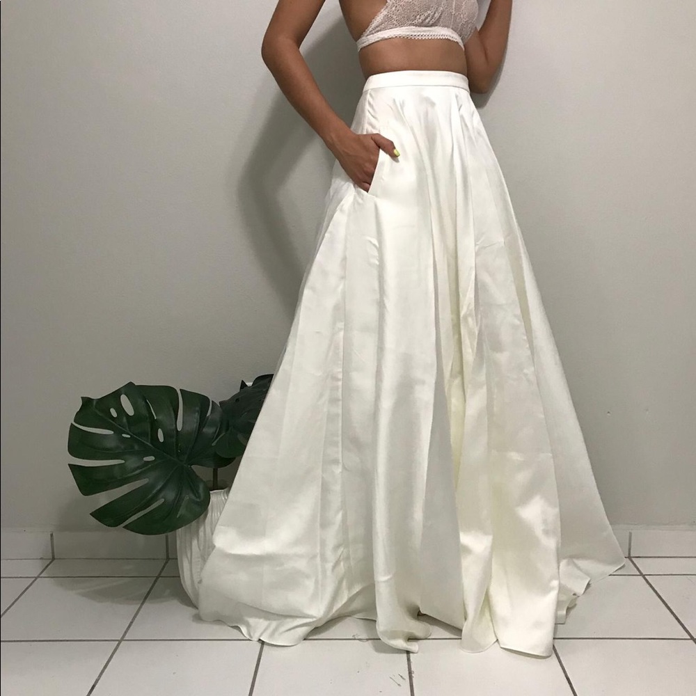 White ball gown skirt